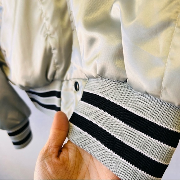 Jan & Dean Vintage Silver Satin Jacket Signed by Dean Ormsby Torrence - Picture 9 of 10